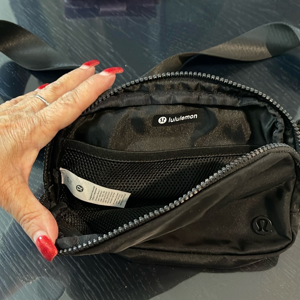 LULLULEMON Black Waistpack EUC